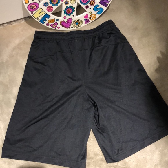 Under armor heat gear. Size medium. Prelove pre worn condition. M. Athletic - Picture 4 of 6